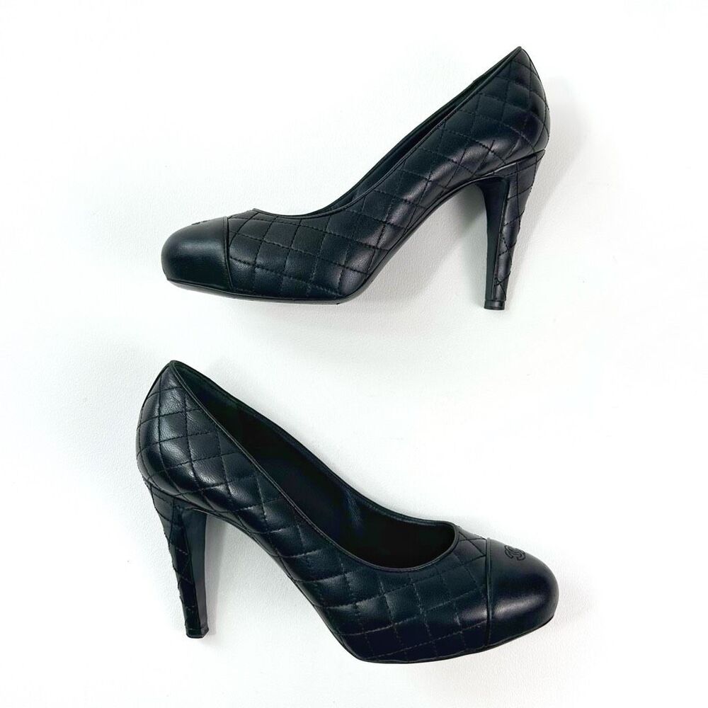 CHANEL Quilted Platform Black Pumps Size 38.5 US 8 CC Logo Heel Cap Toe - Picture 2 of 12